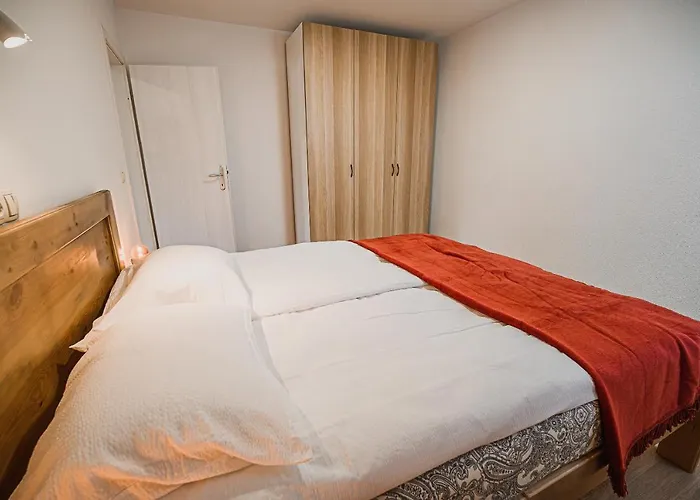 Mojcin Pisker Apartment House